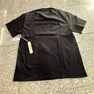 Essentials Fear of God Black Short-Sleeve Logo Tee